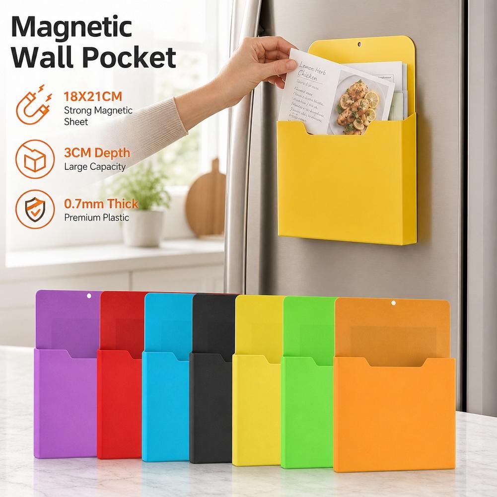 Document Holder Stand - 磁石付きファイルホルダー。丈夫なプラスチック製で、壁に取り付けて使用できる。冷蔵庫やホワイトボード、学校用品の整理に便利な収納ポケット付き。